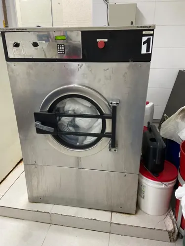 Lavadora extratora industrial capacidade 25kg marca Eletrolux)