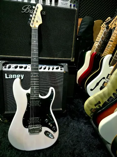 sgt stratocaster /ñ epiphone prs esp ltd ibanez fender Jackson marshall Gibson seizi