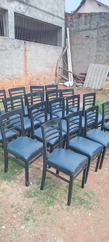 16 cadeiras de madeiras