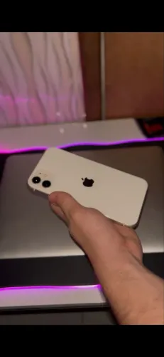 iPhone 11 em ótimo estado