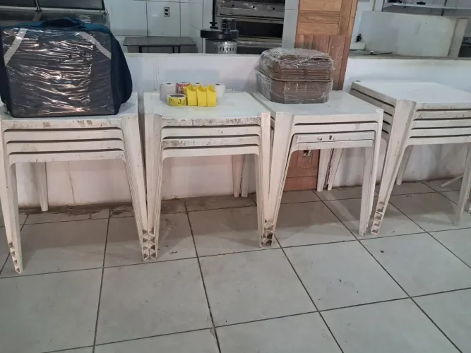 Mesa de plástico resistente (ideal para lanchonetes etc)