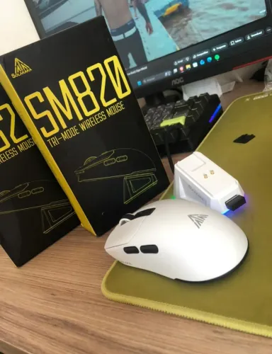 Mouse Gamer Sem Fio SM820 + Dock RGB | ULTRA LEVE | PRECISÃO PROFISSIONAL