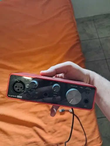 Interface de Áudio Focusrite Scarlett Solo 3ª Geração - Usada