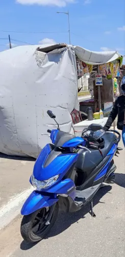 Moto Yamara fluo 2023 extremamente nova vem conferir!