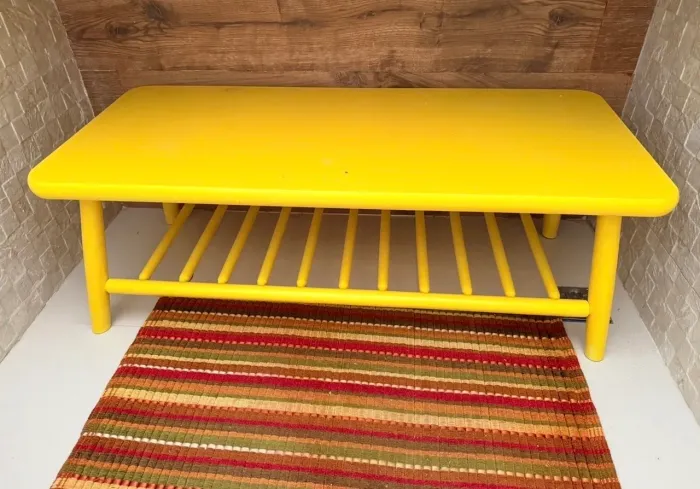 Mesinha color, pra dar um charminho em qualquer ambiente 