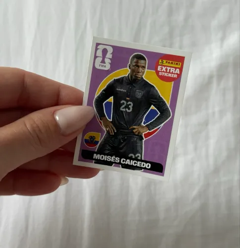 Moisés Caicedo Extra Lilás Copa 2026 Panini