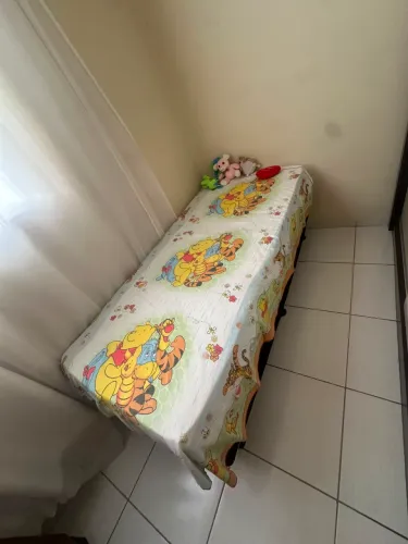 Vendo cama box de solteiro com colchão