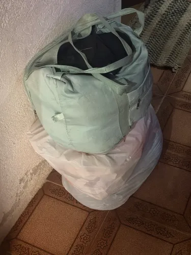 Doa sê roupas e sapatos de diversos tamanhos so pra quem vier buscar