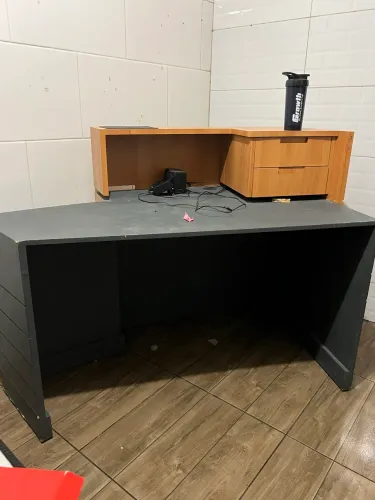 Mesa grande / escrivaninha de PC