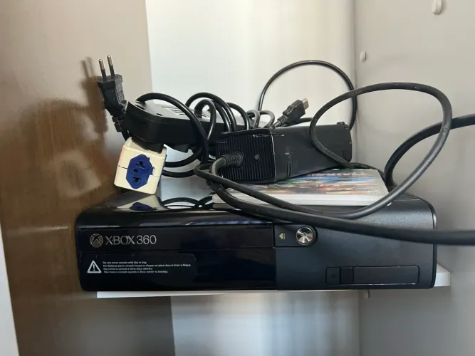 Xbox 360 desbloqueado com dois controles
