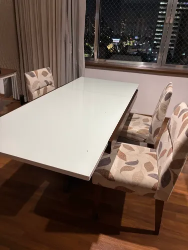 Mesa extensível + 4 cadeiras
