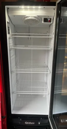 Cervejeira gelo par semi nova 1 ano de uso