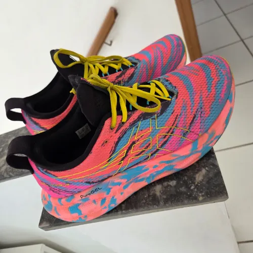 Tênis Asics Nimbus - Tamanho 43 - Troco