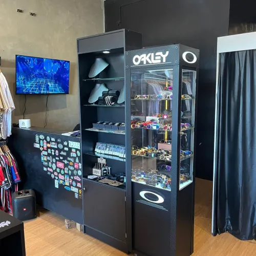 Expositor Oakley 