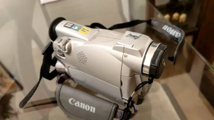 Filmadora antiga de fita Canon MV550i (item para Colecionador) 