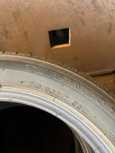 Jogo de 4 pneus Bridgestone Turanza 215/50R17