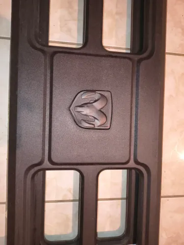 Extensor / Divisor caçamba original RAM2500 Laramie 2024