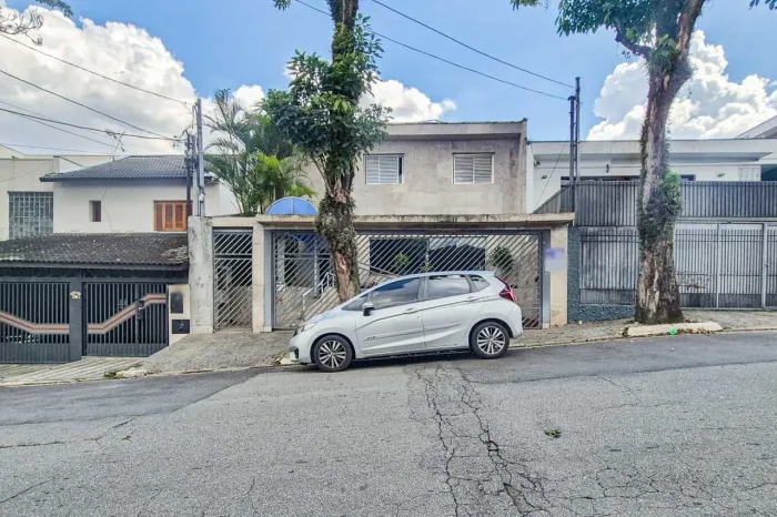 Prédio comercial na Rua Joaquim Moreira Dias, 120 300 m²