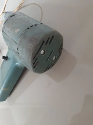 Máquina de furar antiga 