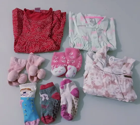 Vendo esse lote infantil menina 1/2 anos usado em boas condições