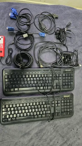 Vendo esse lote de produtos de informática periféricos 