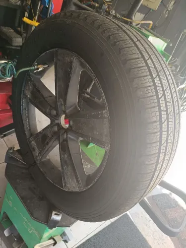 Pirelli 255/55/19 99% novo
