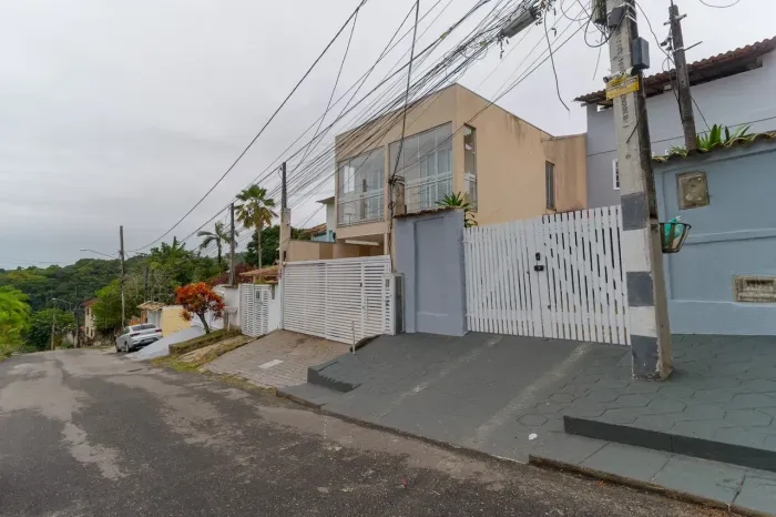 Casa para venda tem 110 metros quadrados com 3 quartos em Vila Progresso - Niterói - RJ