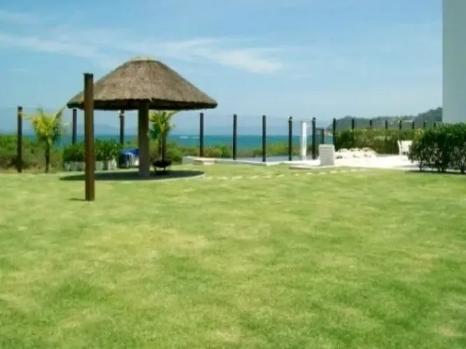 Casa em Condomínio Altíssimo Padrão em Balneário Camboriú com 530m² de área construída.
