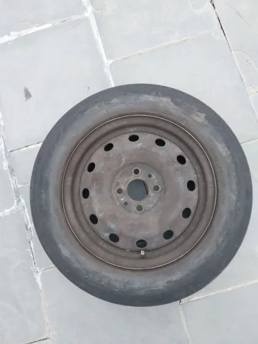 Roda e pneu aro 14 Fiat argo Chronus etc furação 4x98
