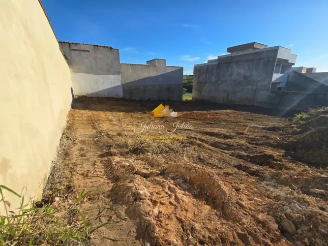 TERRENO COM 200M² A VENDA NO LOTEAMENTO QUINTA DA BOA VISTA, EM MACAÉ, RJ.