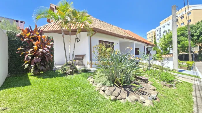 ?? Seu novo lar em condomínio fechado espera por você! ??Casa bem ensolarada, com ambiente