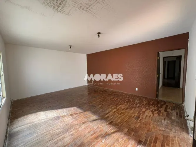 Casa com 3 quartos, sendo 1 suíte para alugar, 170 m² por R$ 3.147/mês - Jardim Panorama -