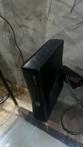 XBOX 360 Desbloqueado LT 3.0 Usado/ 2 manetes, fonte +50 jogos
