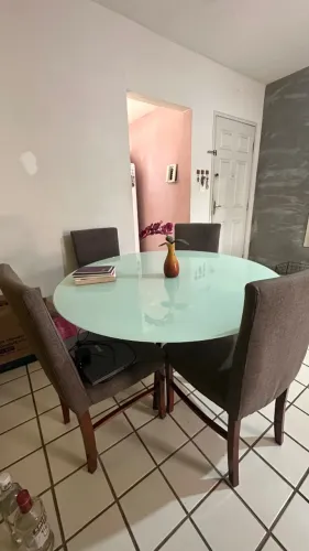 Mesa de jantar 4 lugares