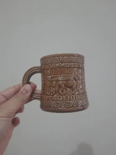 Caneca vintage - Vinhos Piagentini - cerâmica