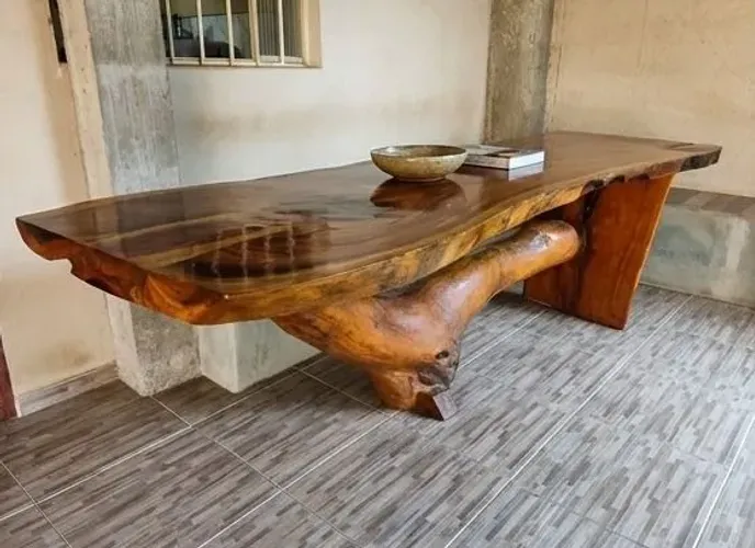 Mesa de madeira rústica 