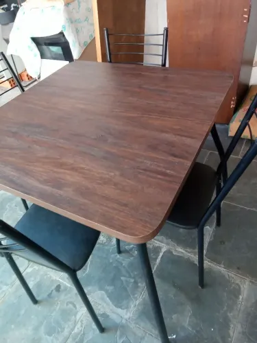 Mesa com 4 cadeiras