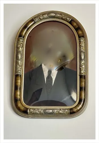 Quadro Antigo Moldura Oval Clássica Com Vidro Bombê Original - 37x56cm
