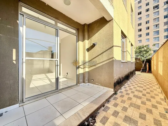 Apartamento à Venda no bairro Candelária | 3 Quartos com Suíte, Armários Planejados