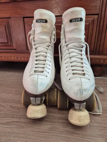 PATINS RYE N°39.