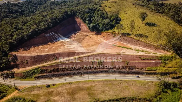 Terreno Industrial Estratégico em Itapevi Pronto para Construir, com Platô pronto de apro