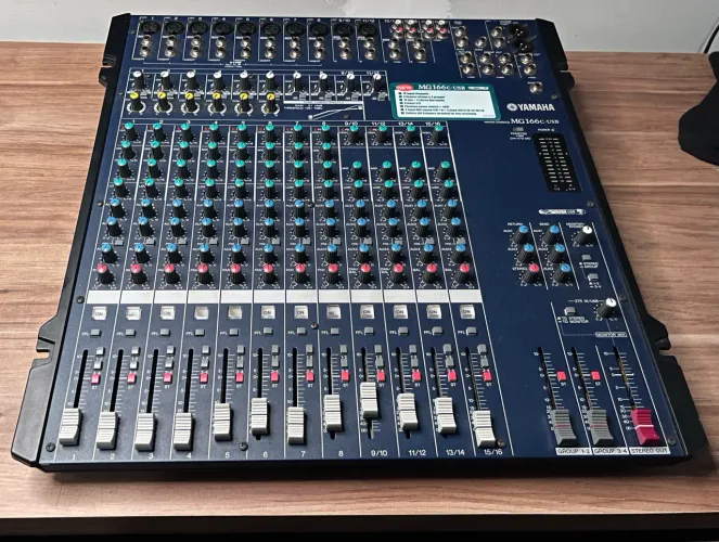 Mesa de som Yamaha MG 166c -USB 16 canais