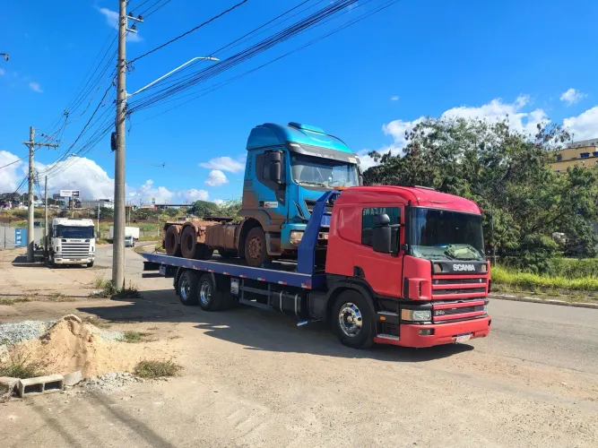Caminhão Scania plataforma guincho reboque prancha 