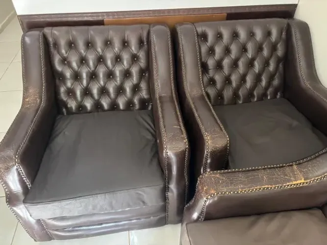 Sofa e Poltronas Capitone Couro