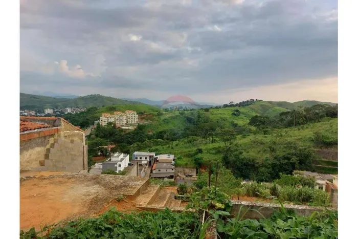 Terreno no Portal do Sol com muros de arrimos e 3 pavimentos preparados para construção!