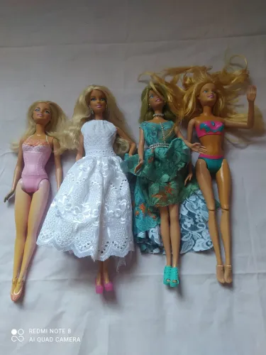 4 Bonecas Barbie 