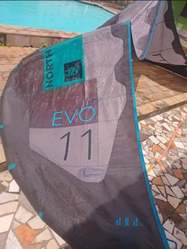 Kitesurf evo 11m, prancha, trapézio e clickbar.