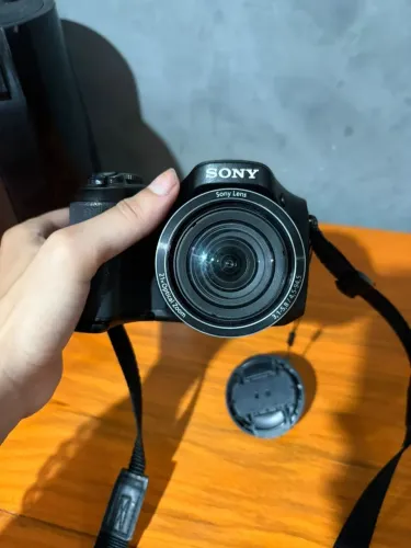 Câmera Sony Cyber-shot DSC H100
