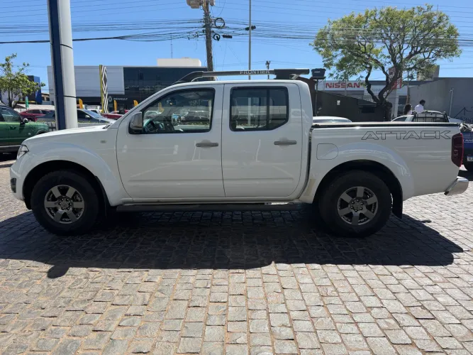 Nissan Frontier SV AT. CD 4X4 2.5 TB Dies. Aut. 2015