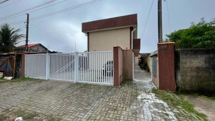 Sobrado novo em condomínio fechado
